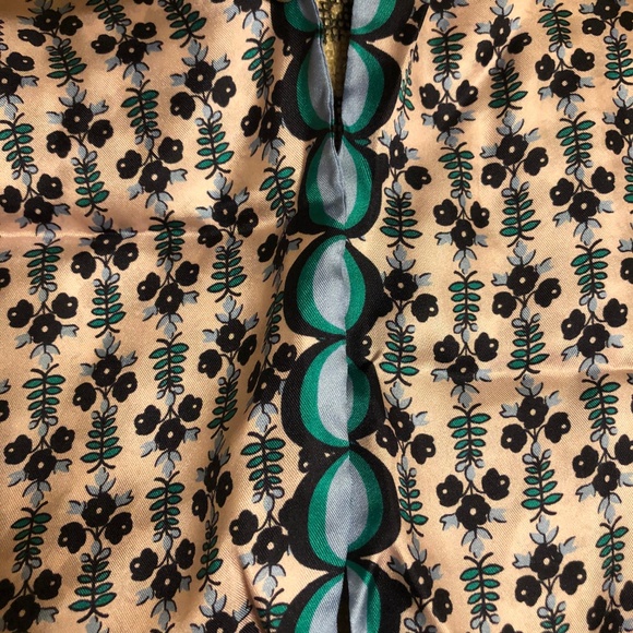 BRAND NEW ANN TAYLOR 100% SILK SCARF - Picture 8 of 8